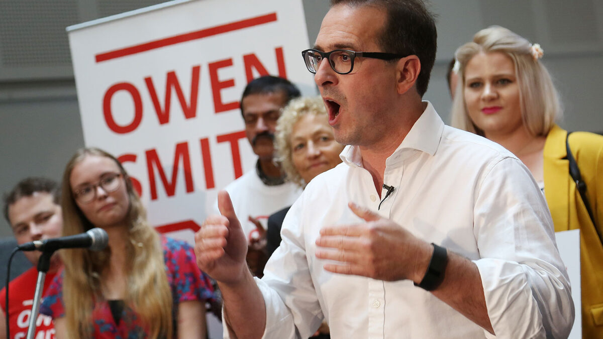El diputado Owen Smith disputará a Corbyn el liderazgo del Partido Laborista