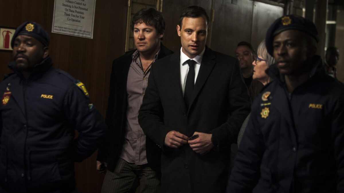 Oscar Pistorius, condenado a seis años de cárcel por matar a su novia