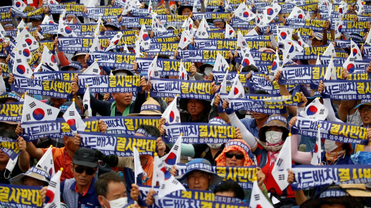 Protestas en Corea del Sur por el plan del gobierno y de EEUU de instalar un escudo antimisiles