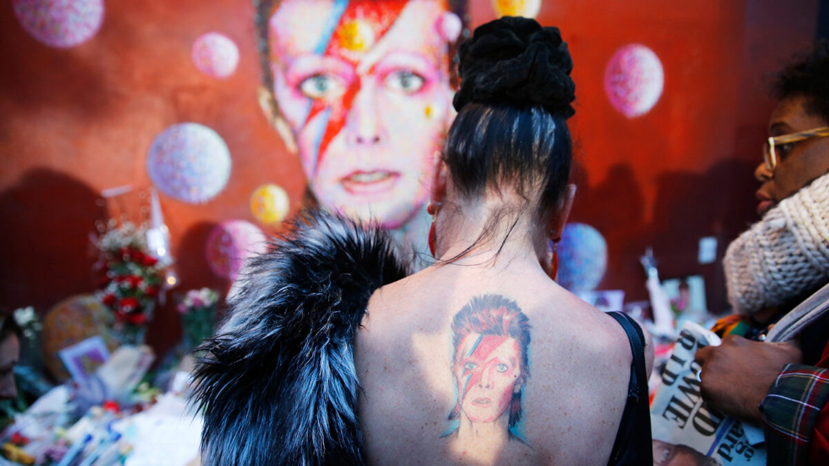 La colección de arte de David Bowie ve la luz por primera vez