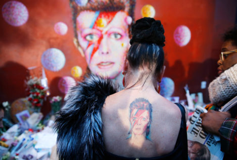La colección de arte de David Bowie ve la luz por primera vez