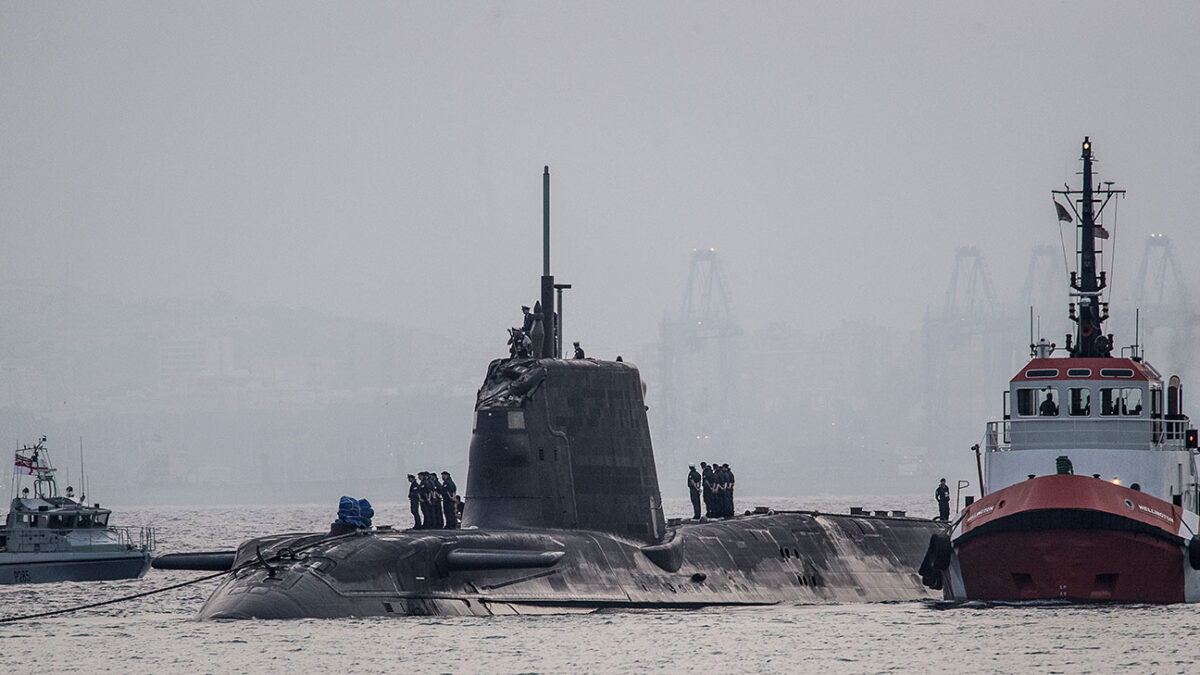 Un submarino nuclear británico colisiona con un buque en la costa de Gibraltar