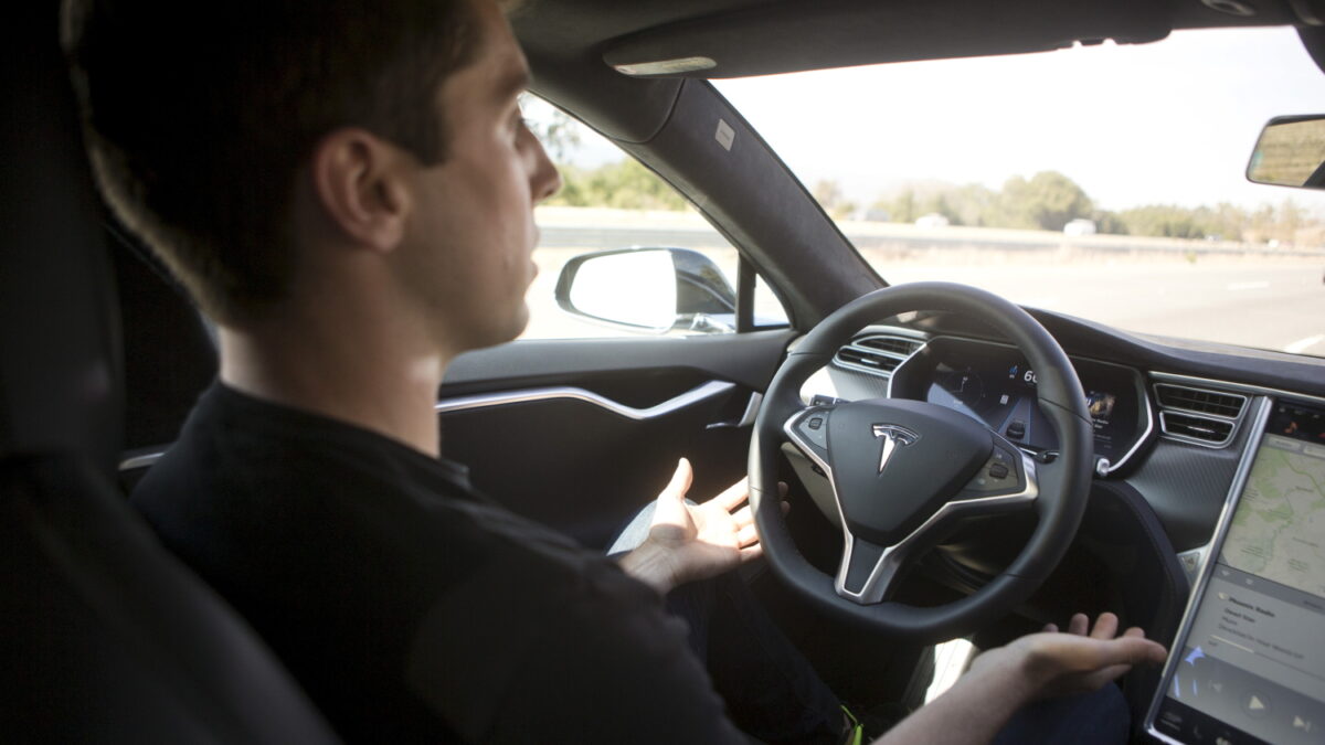 Muere el primer conductor de un Tesla con piloto automático