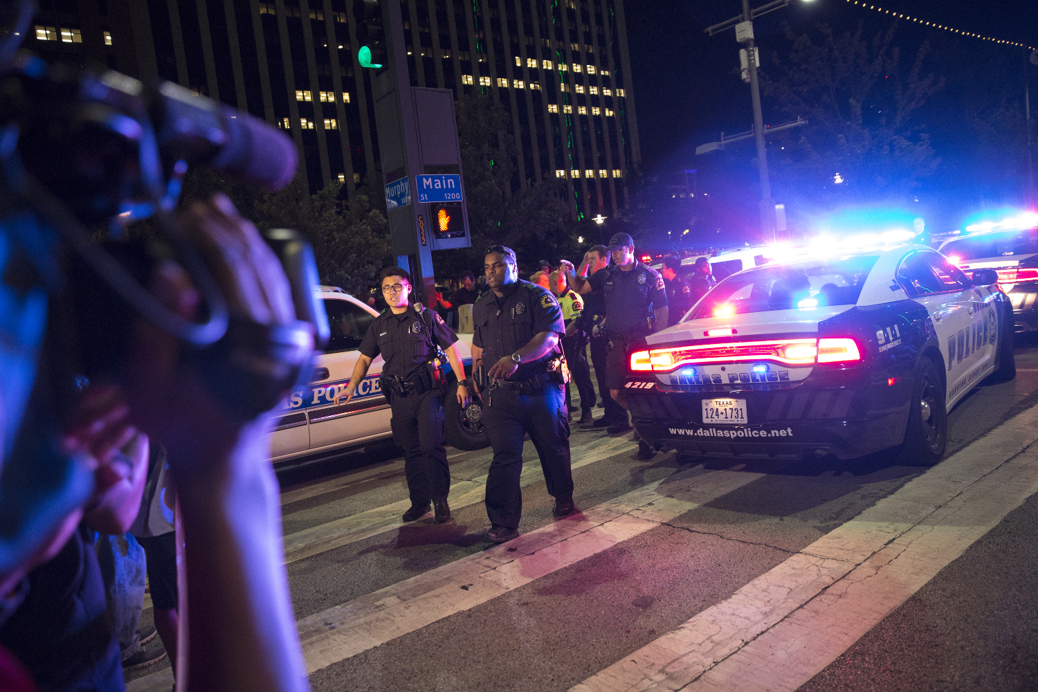 Cinco agentes muertos por francotiradores en una protesta contra la violencia policial en Dallas