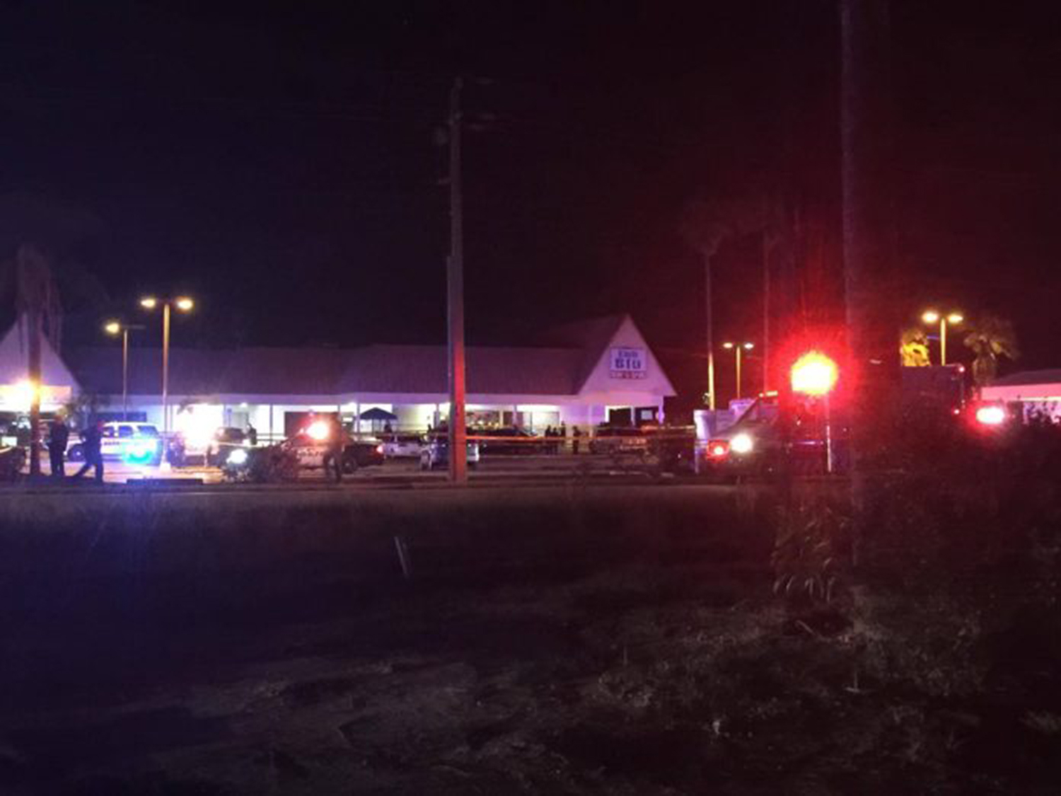 Varios muertos y heridos en un tiroteo en un club de adolescentes de Florida