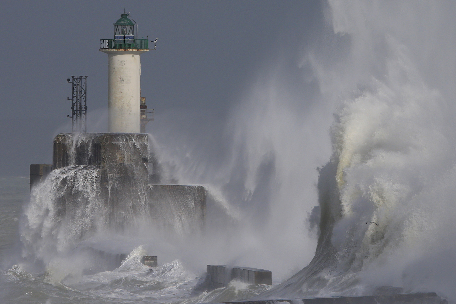 La fuerza de las olas en Boulogne-sur-Mer