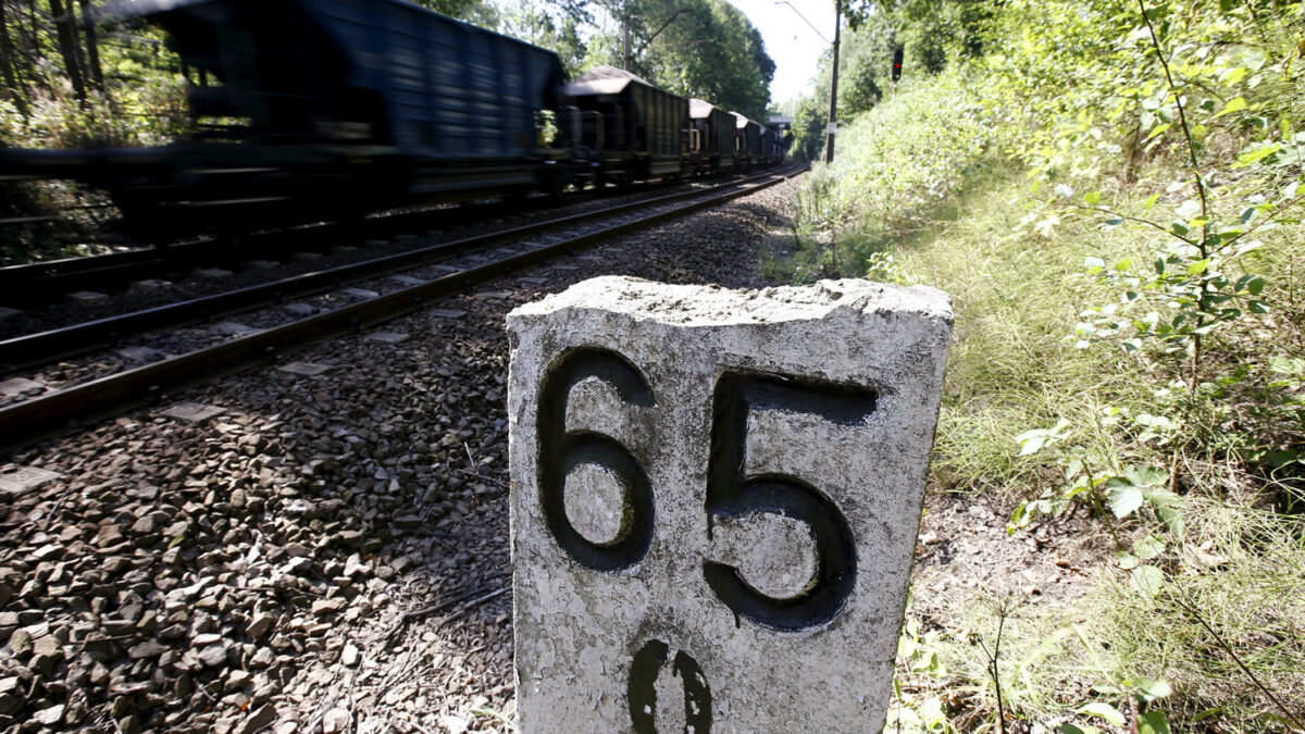 Cazatesoros excavan en busca de un tren de los nazis cargado de oro