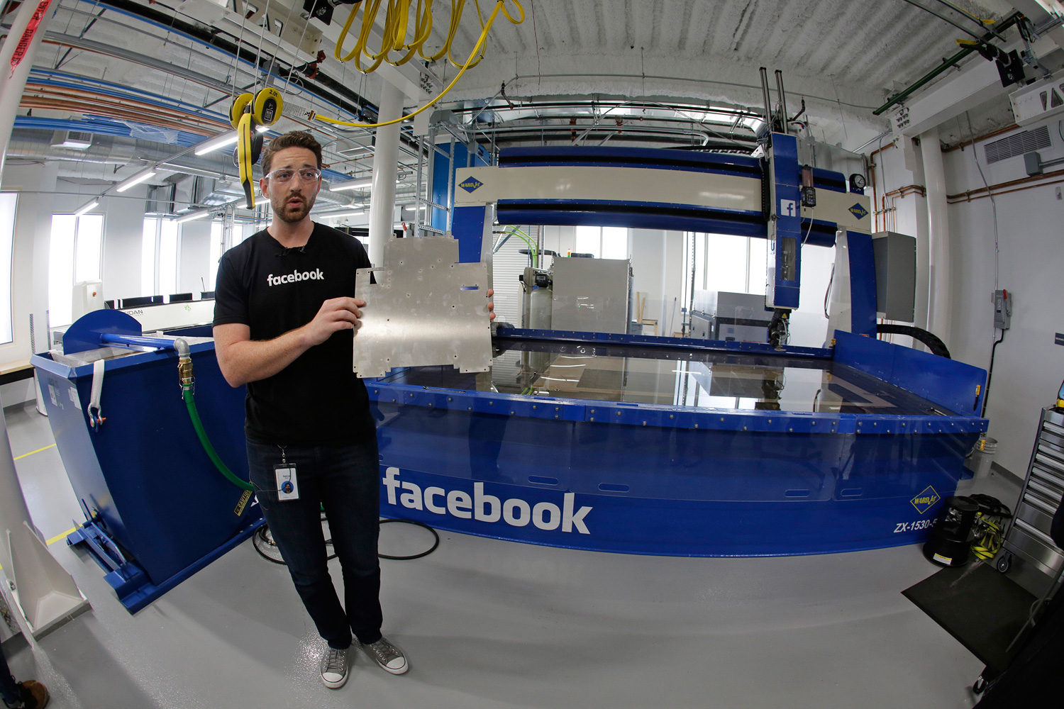 El laboratorio de hardware donde Facebook diseña el futuro