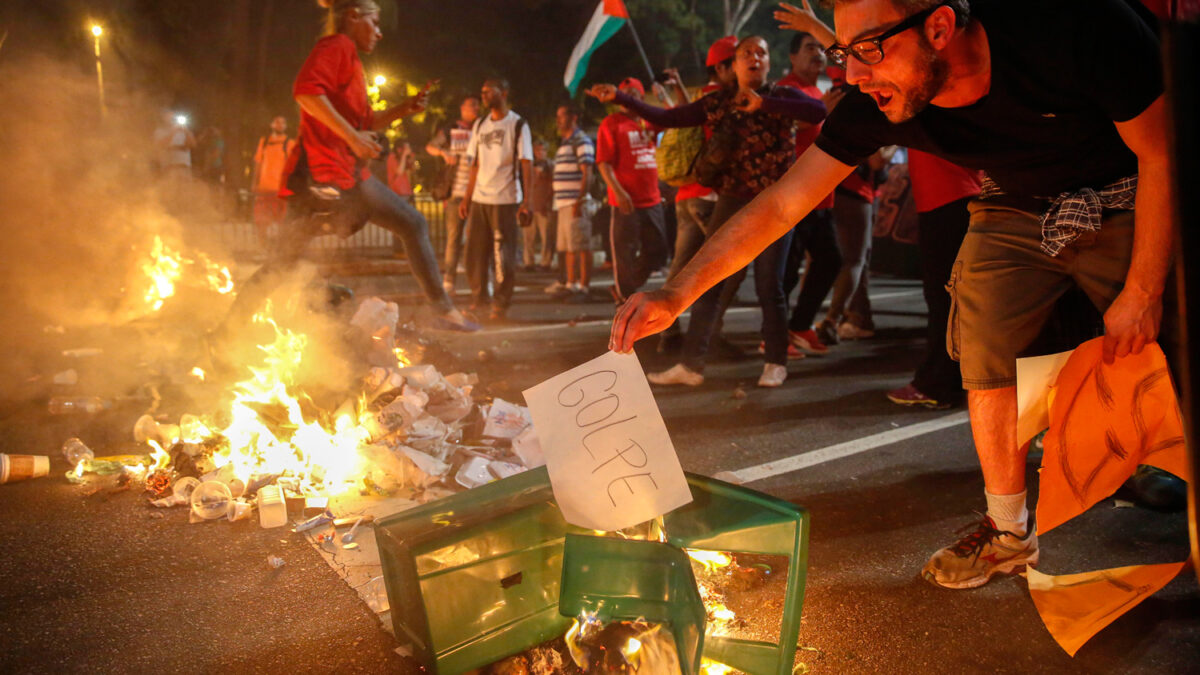 Manifestantes protestan en las calles de Brasil por el juicio contra Dilma Rousseff