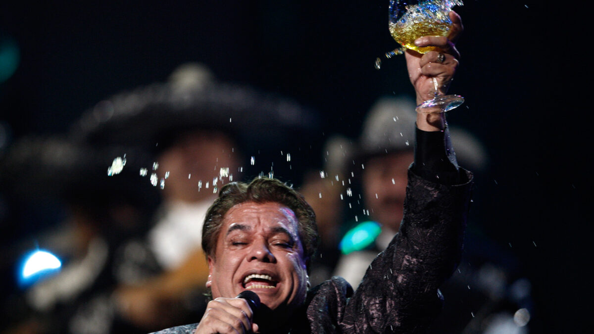 México está de luto por la repentina muerte de Juan Gabriel