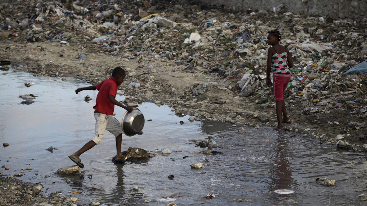 El agua contaminada amenaza la salud de 300 millones de personas