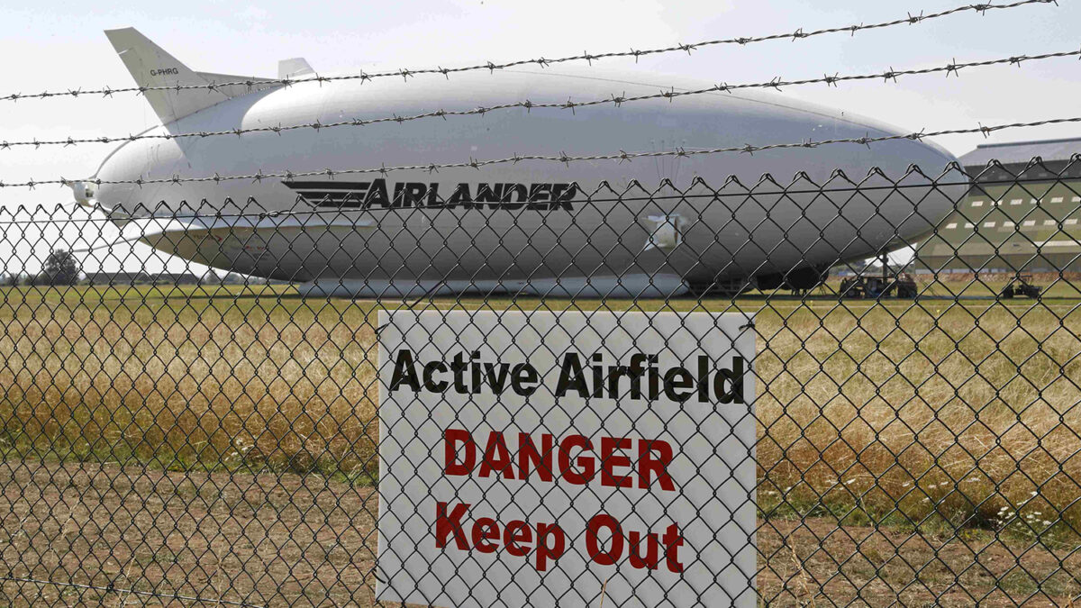 El Airlander 10 sufre daños durante un aterrizaje de emergencia