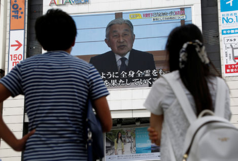 El Emperador Akihito solicita que le releven del cargo en un anuncio en televisión