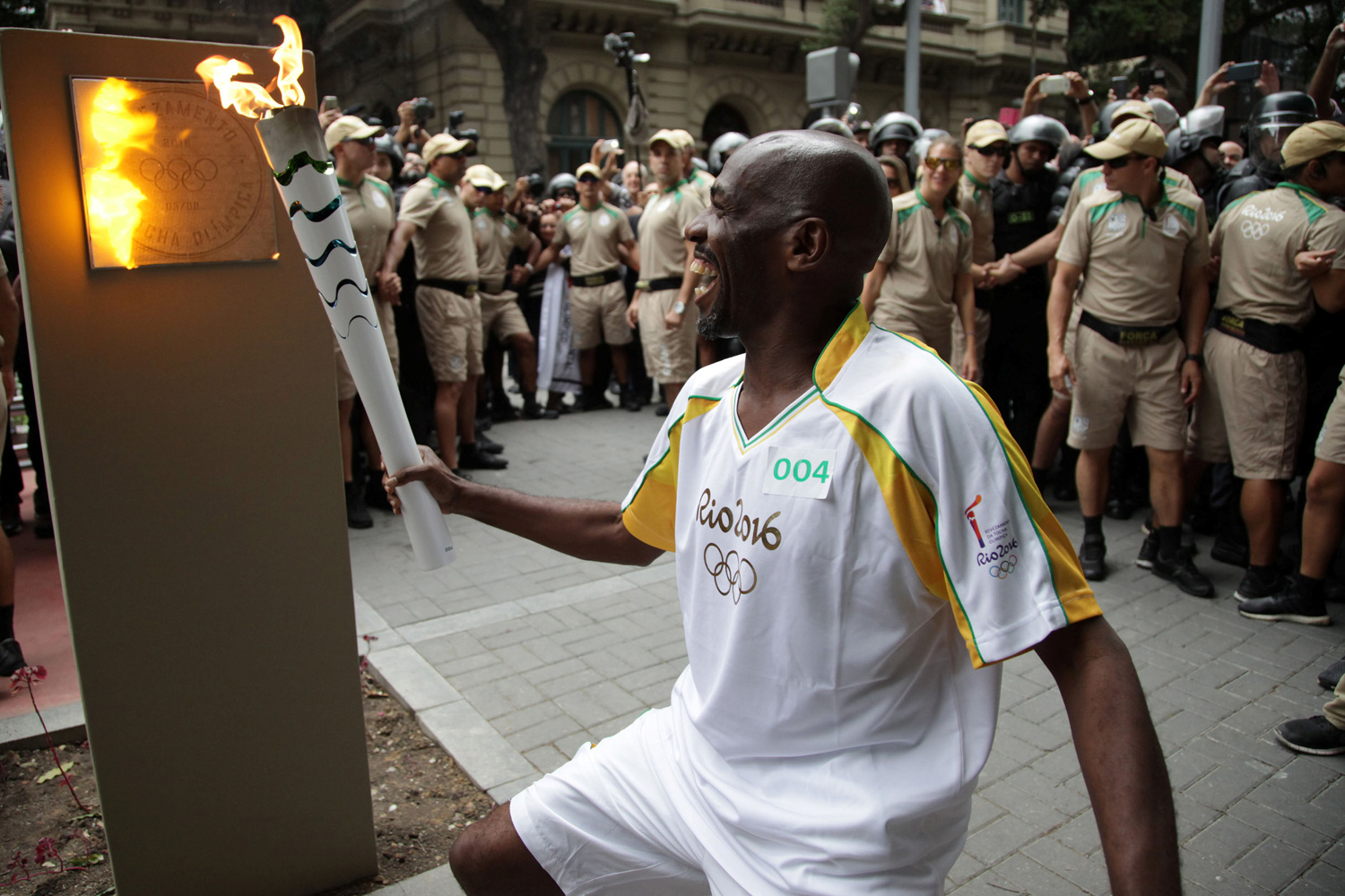 La llama olímpica llega a Río de Janeiro