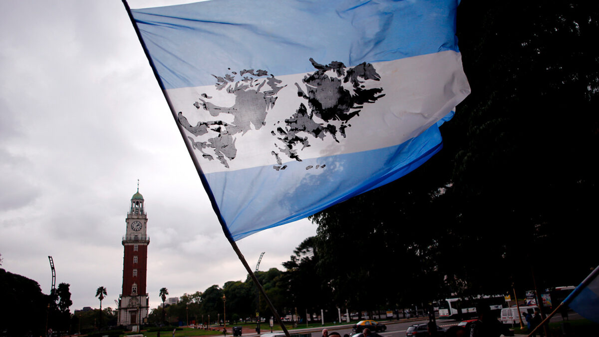 Theresa May, abierta a negociar con Argentina el papel británico en las Malvinas