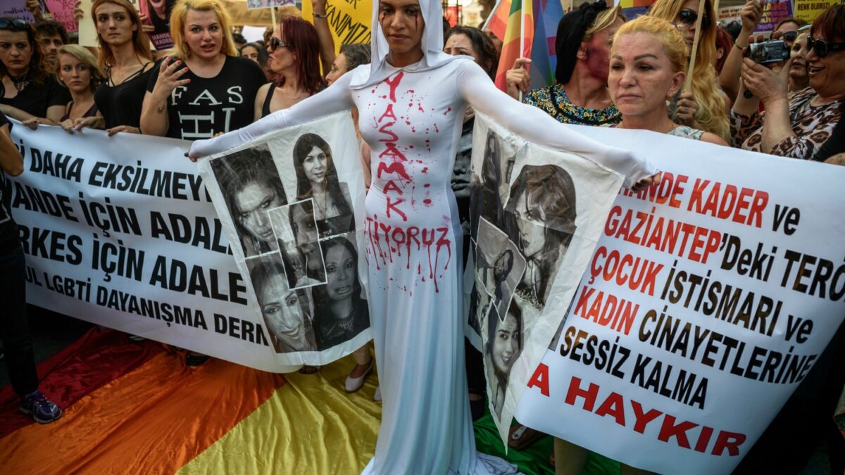 El brutal asesinato de una activista transgénero señala la homofobia y transfobia de Turquía