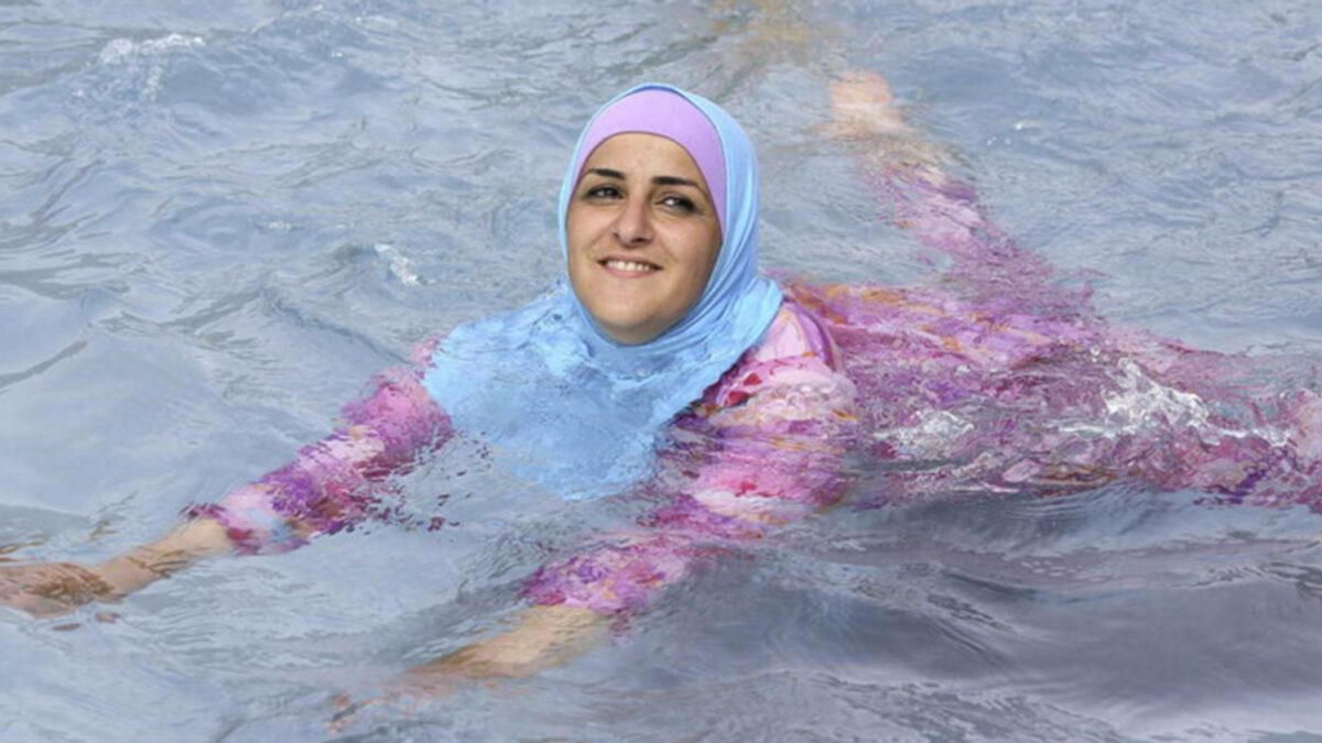 Cancelado el ‘día del burkini en la piscina’ a causa de la polémica