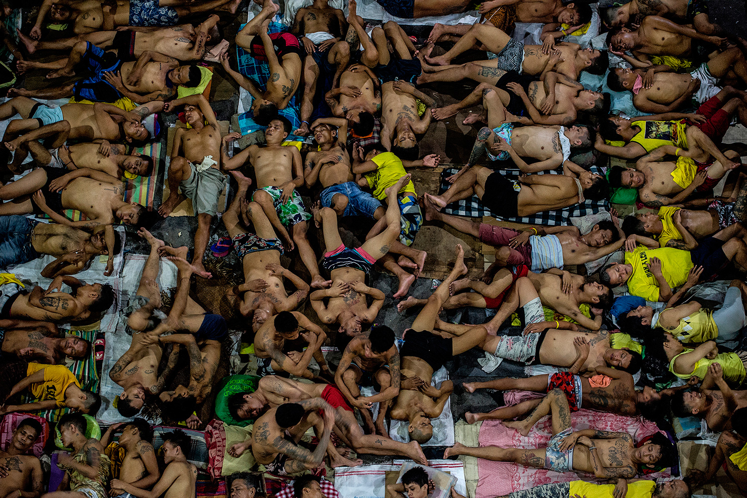 La cruda realidad de una cárcel filipina: más de 3.800 presos en un espacio para 800