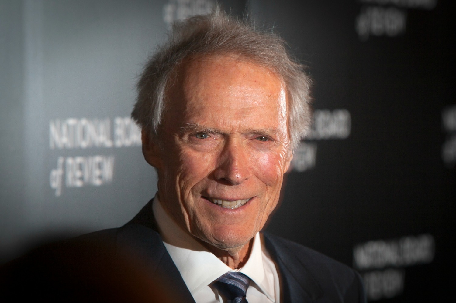 Clint Eastwood sale en defensa del candidato republicano Donald Trump