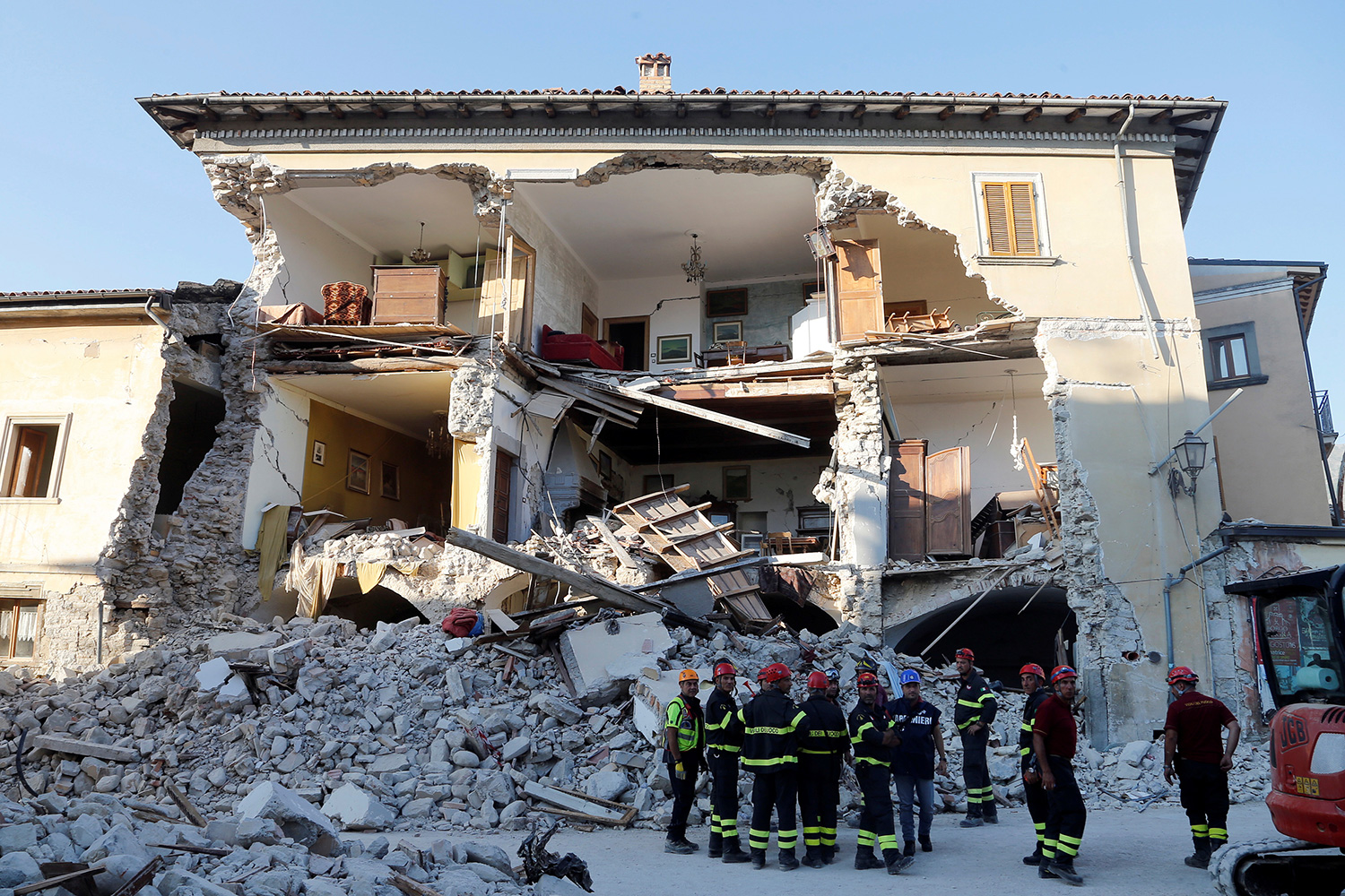 Detenidos por robar las casas en ruinas tras el terremoto de Amatrice