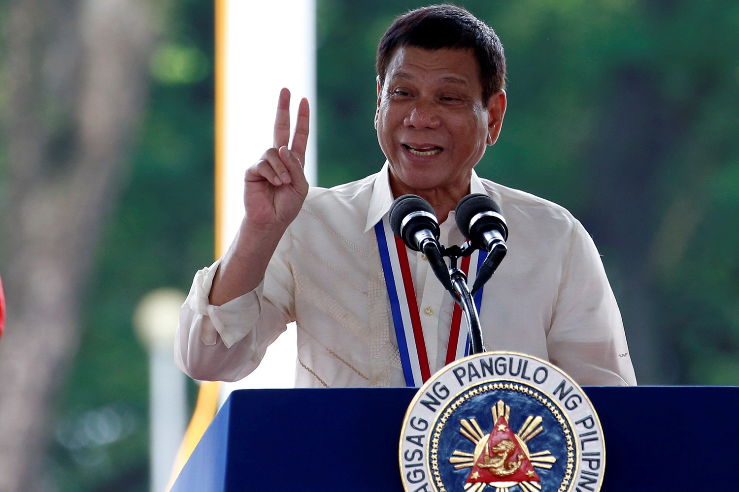 Duterte acerca la guerra contra la droga a los niños