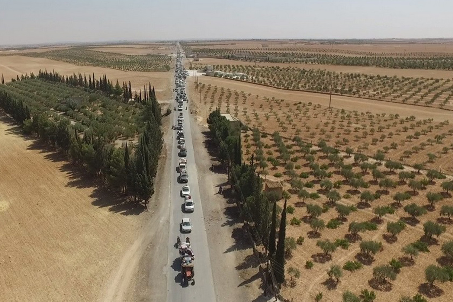 Fotos aéreas confirman que ISIS usó escudos humanos para escapar de Manbij