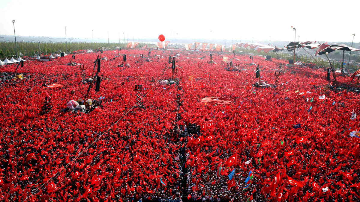 Más de un millón de personas se manifiestan en Turquía contra el golpe de Estado