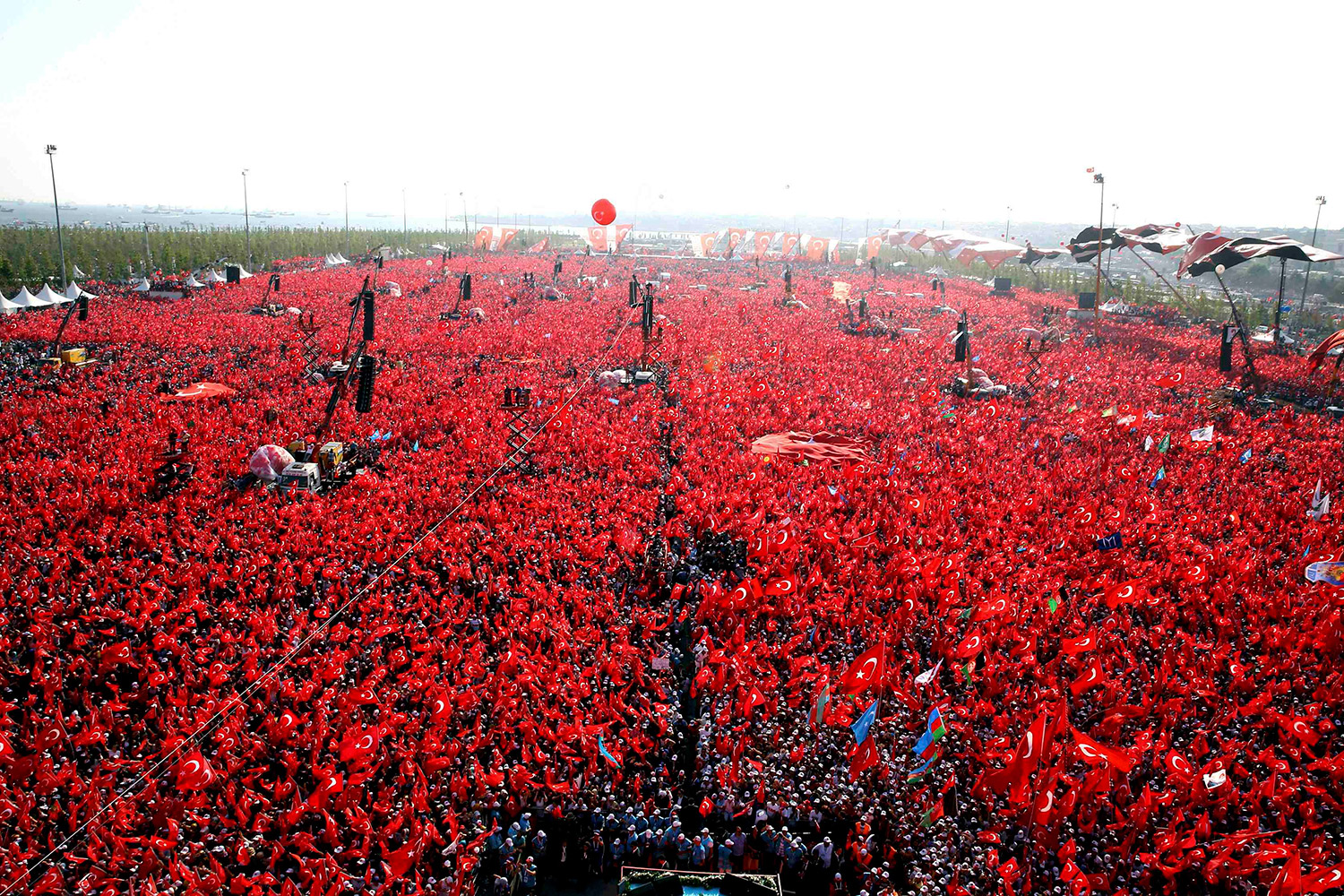 Más de un millón de personas se manifiestan en Turquía contra el golpe de Estado