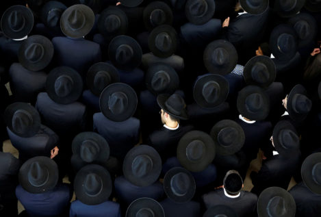 Rabinos ultraortodoxos prohíben a las mujeres ir a la universidad