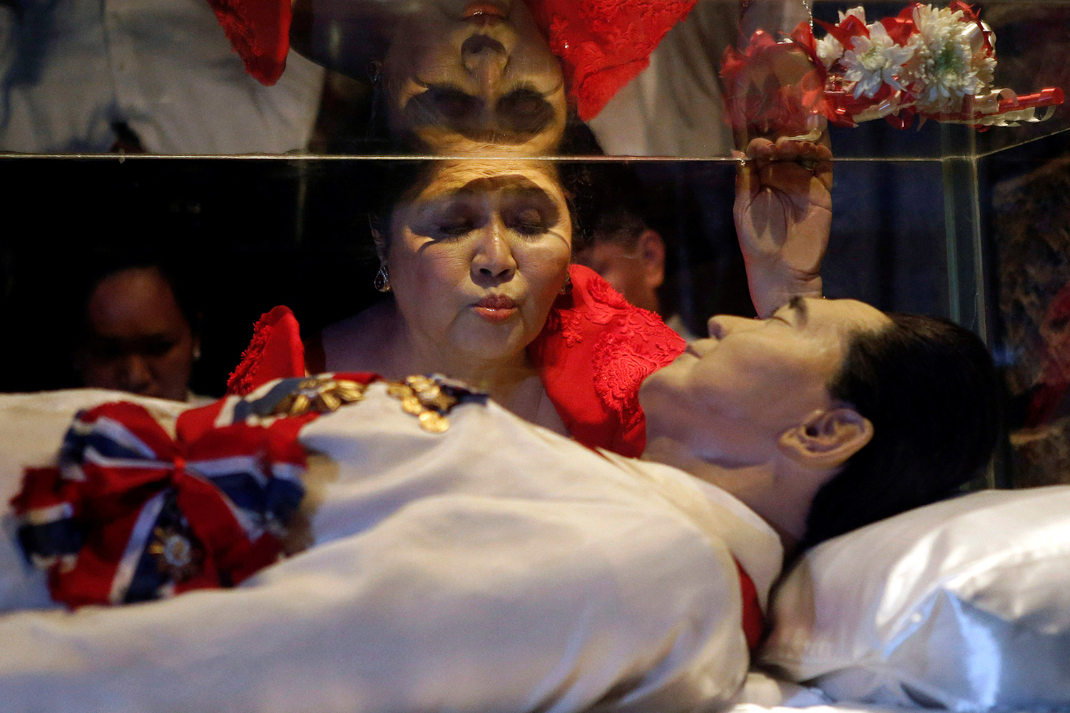 Imelda Marcos celebra sus 87 cumpleaños visitando la momia de su difunto marido