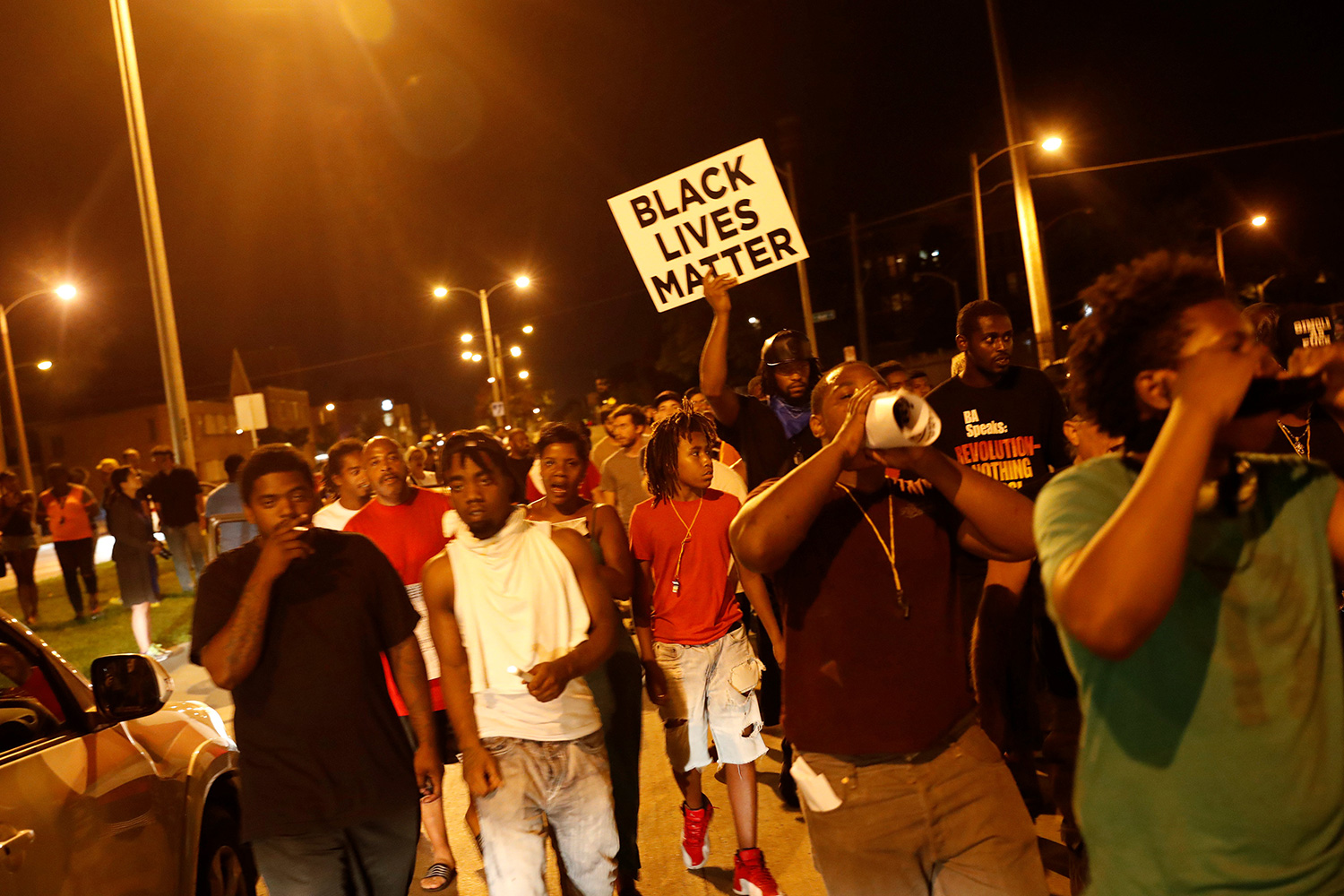 Noche tensa en Milwaukee por la muerte de un joven negro