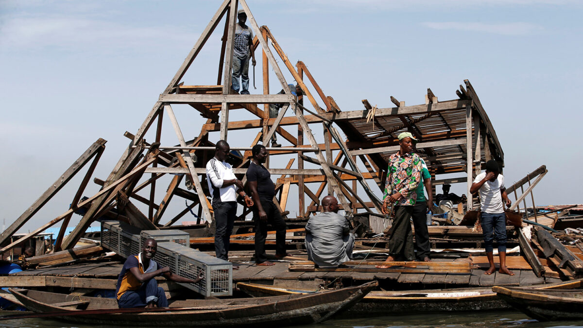 Un centenar de niños se quedan sin educación tras derrumbarse una escuela flotante en Nigeria