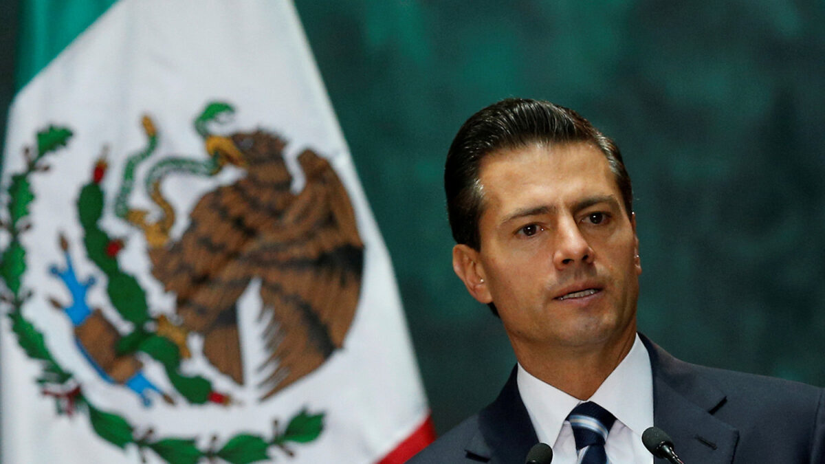 El presidente de México, denunciado por plagiar parte de su tesis doctoral