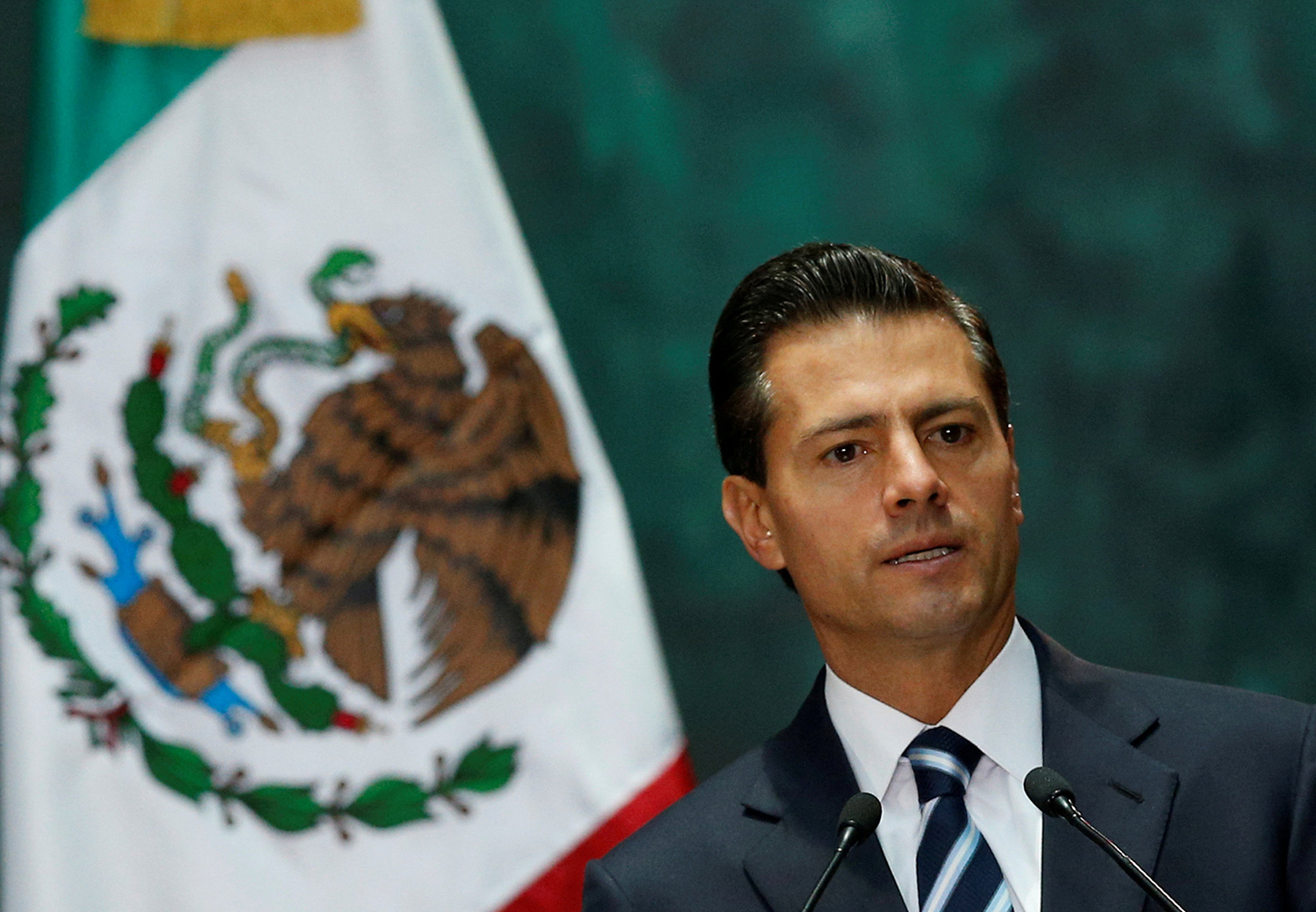 El presidente de México, denunciado por plagiar parte de su tesis doctoral