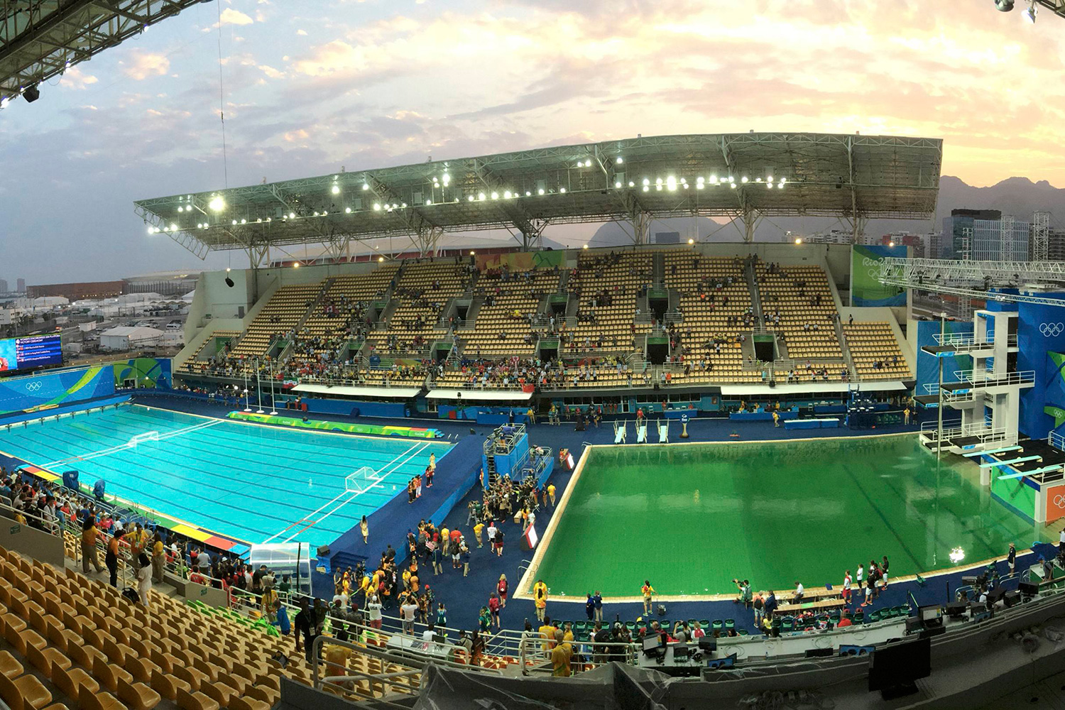 ¿Por qué se ha vuelto de color verde el agua de una piscina de los Juegos Olímpicos?