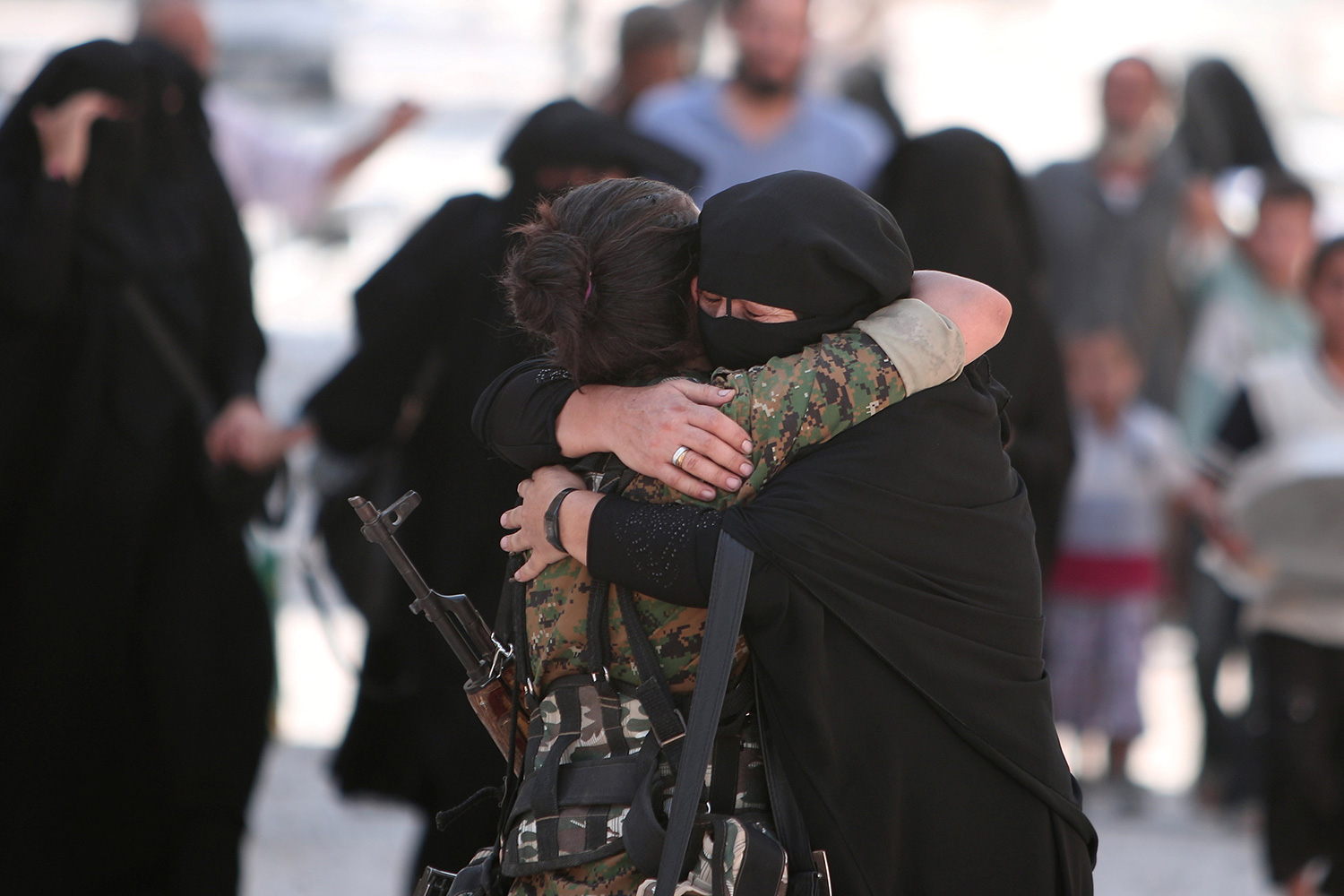 Mueren al menos 32 rebeldes en un atentado suicida de ISIS en la frontera sirio-turca