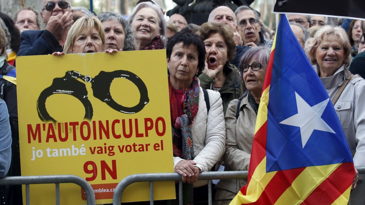 El TC suspende la declaración del Parlament a favor de la independencia catalana