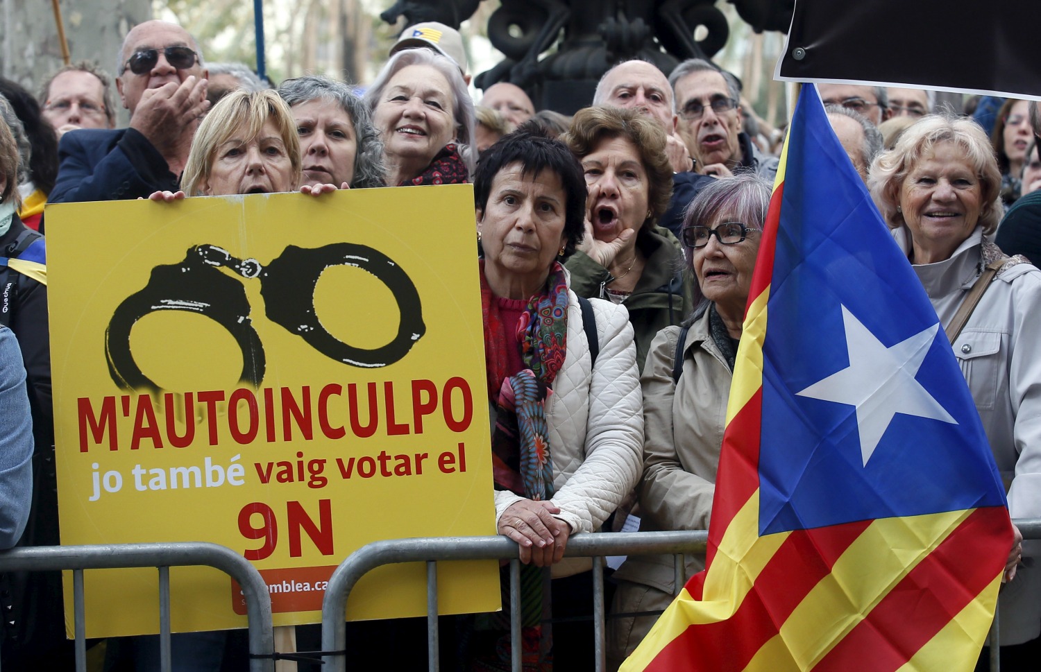 El TC suspende la declaración del Parlament a favor de la independencia catalana