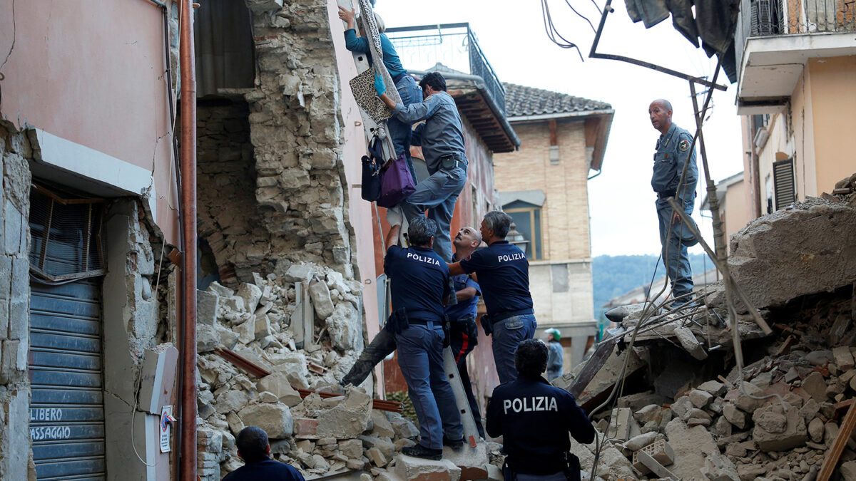 Un fuerte terremoto en el centro de Italia deja numerosos muertos