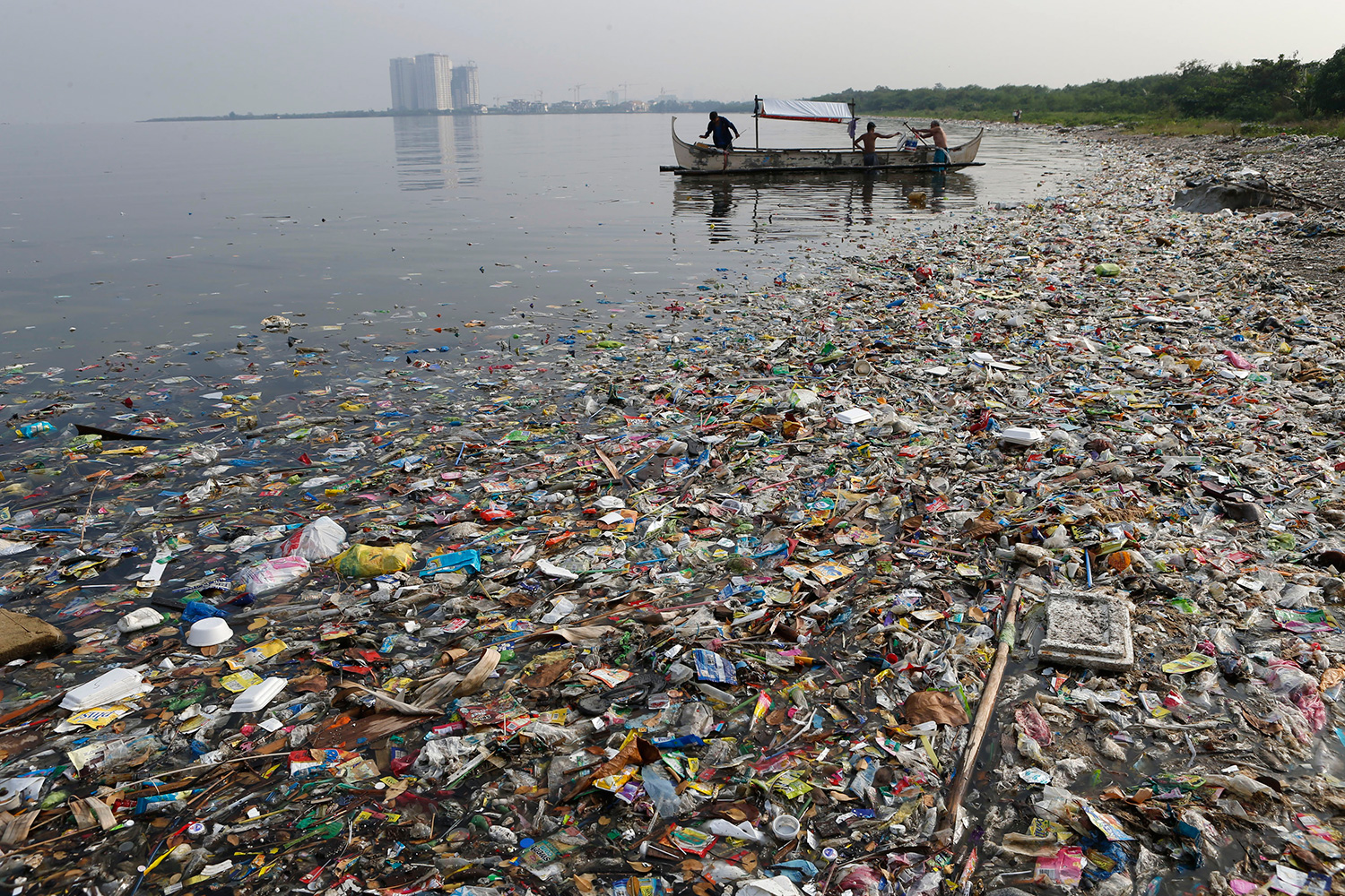 Más de 200 kilos de plástico contaminan cada segundo los océanos
