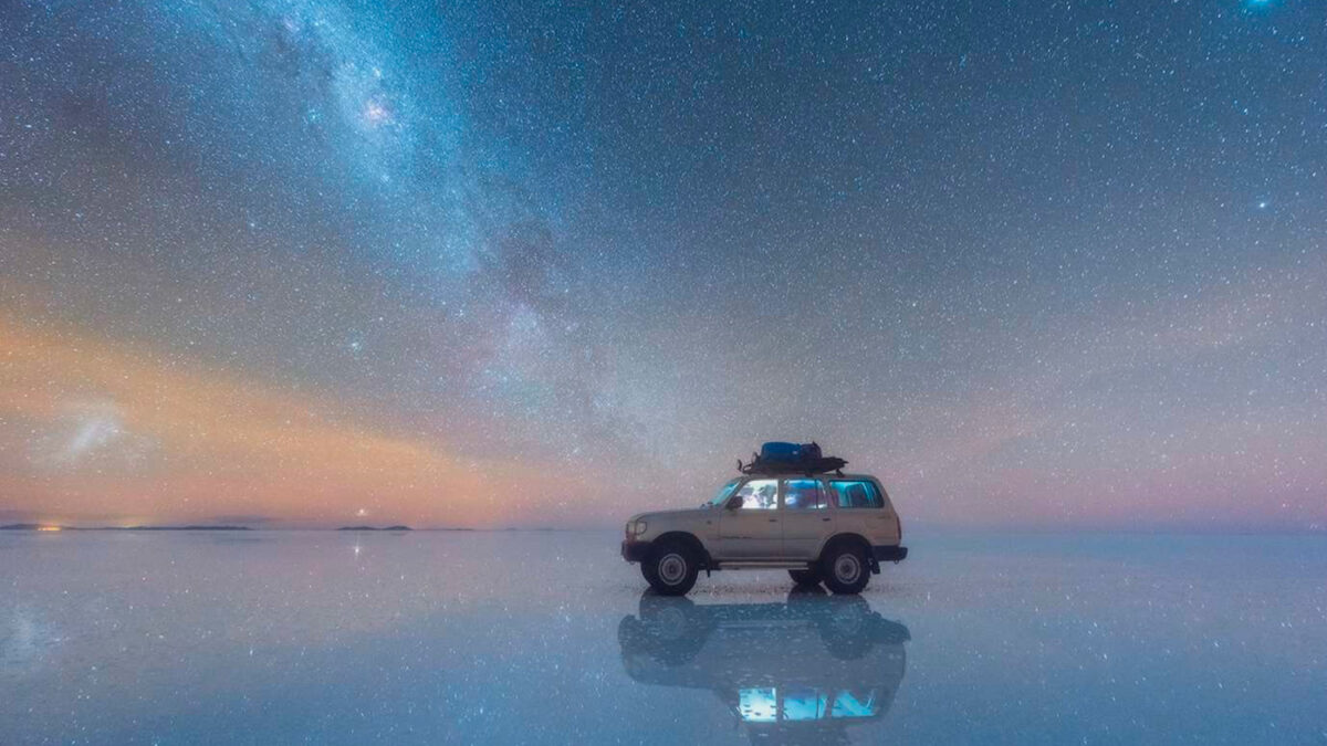 Un fotógrafo captura la Vía Láctea en el mayor desierto de sal del mundo