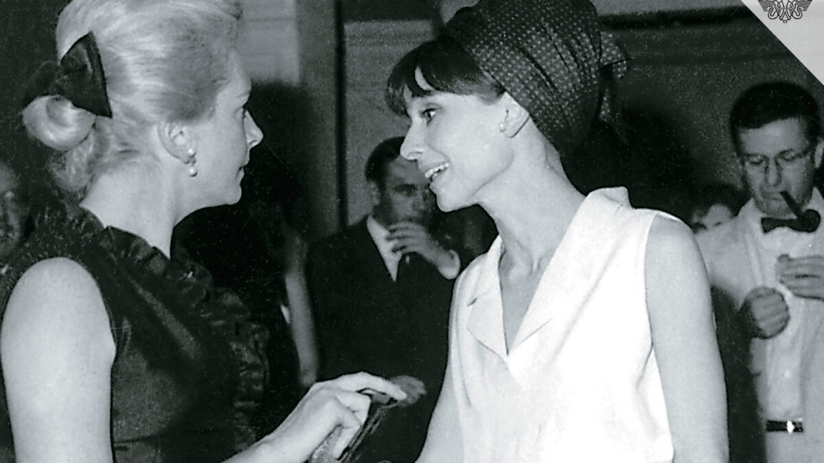 El saludo entre Deborah Kerr y Audrey Hepburn, un momento emblemático