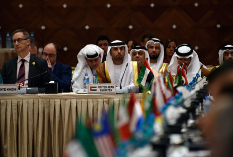 La rivalidad entre Irán y Arabia Saudí bloquea un pacto para superar la crisis del petróleo