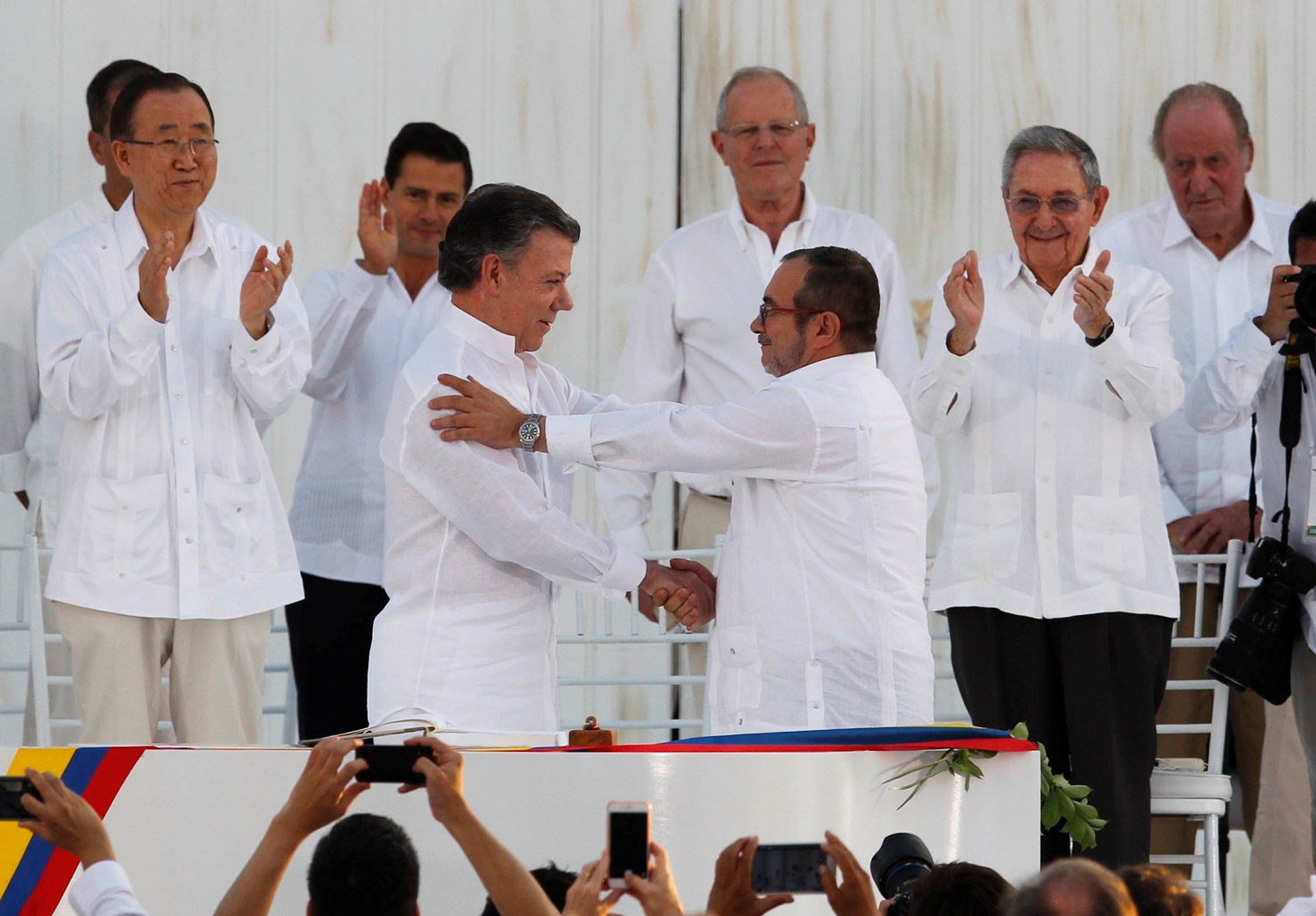 Colombia y las FARC firman el acuerdo final de paz