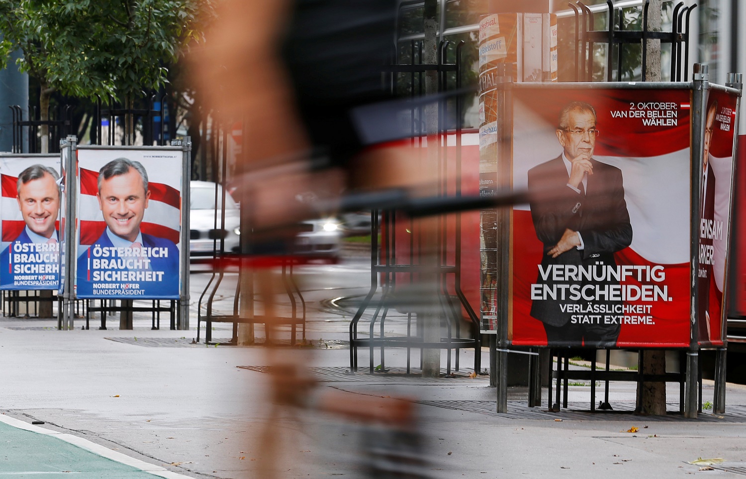 Austria pospone las elecciones por un fallo en las papeletas