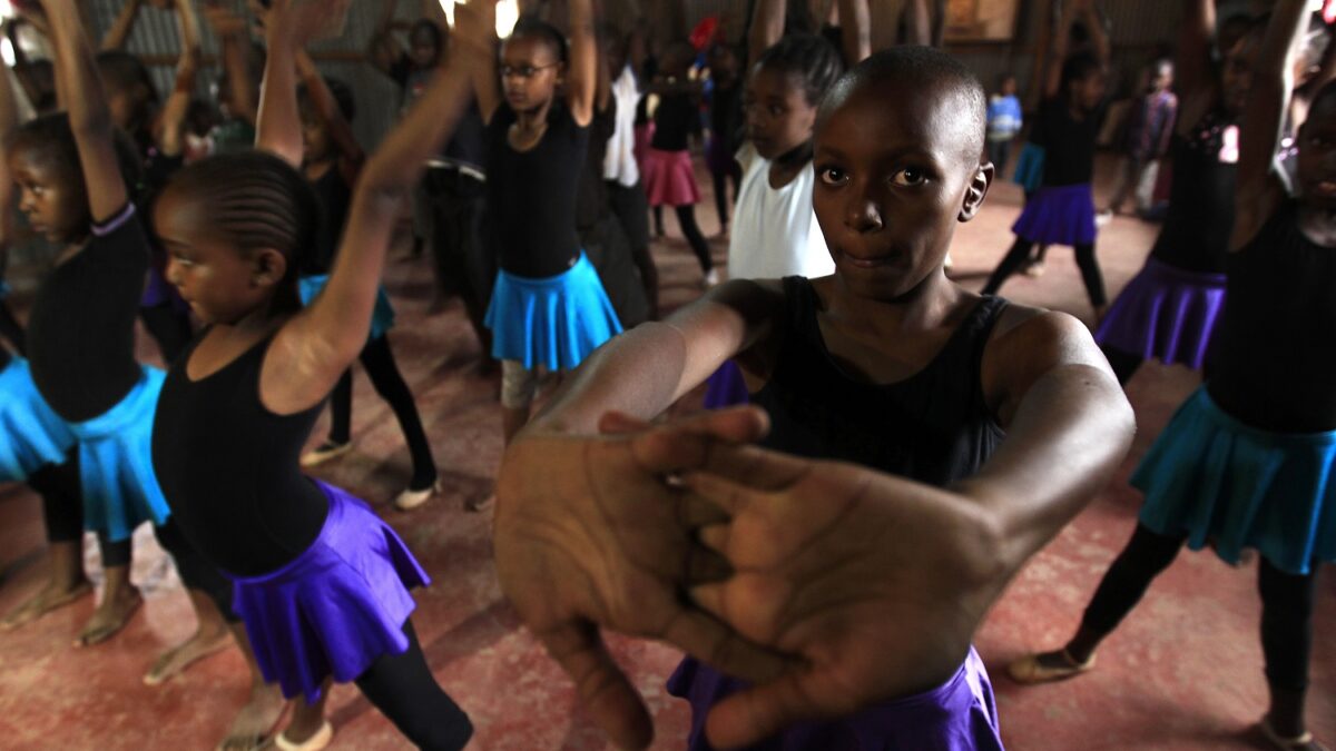 Un baile de felicidad en la zona más pobre de Kenia