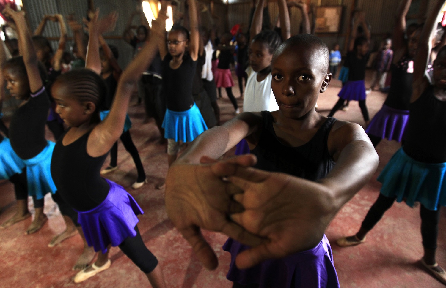 Un baile de felicidad en la zona más pobre de Kenia