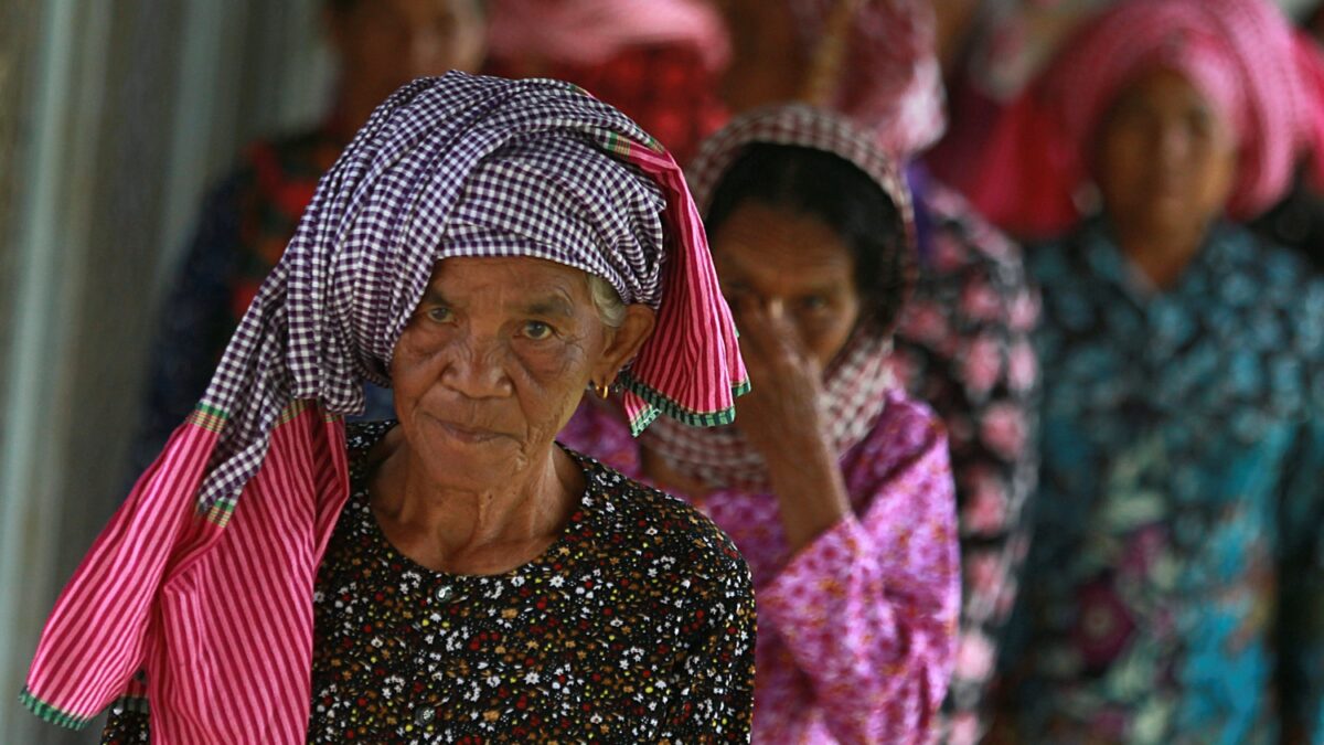 Los matrimonios forzados en Camboya, el crimen olvidado de los Jemeres Rojos