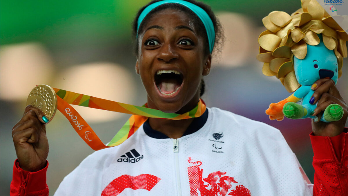 La sorprendente hazaña de Kadeena Cox para hacerse con dos medallas