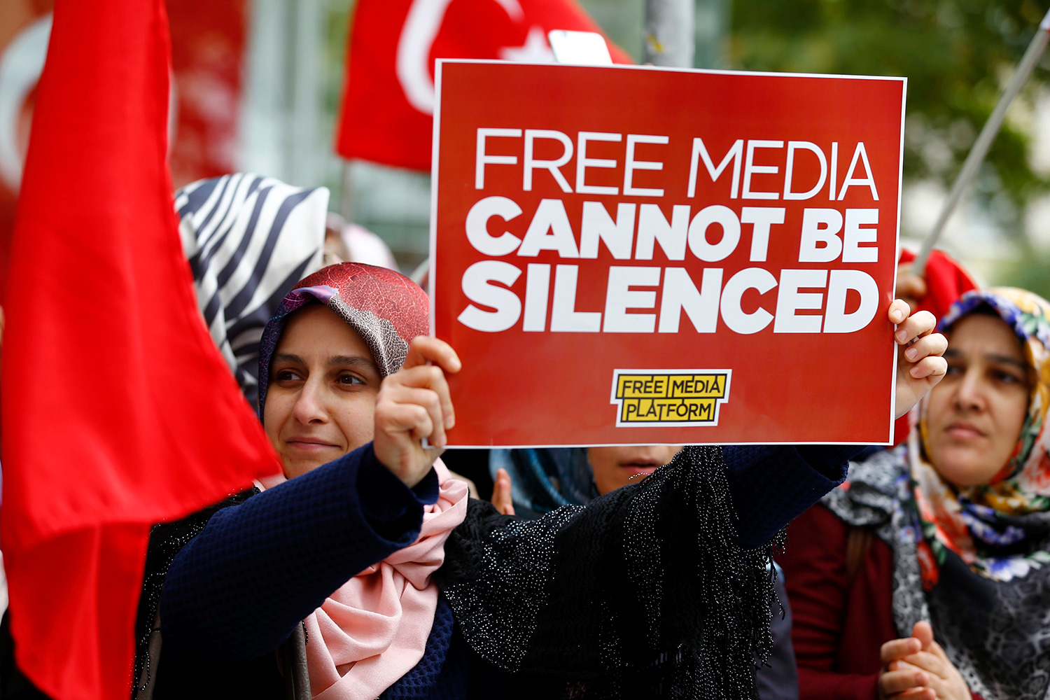 Turquía ordena el cierre de 20 canales de televisión y radio